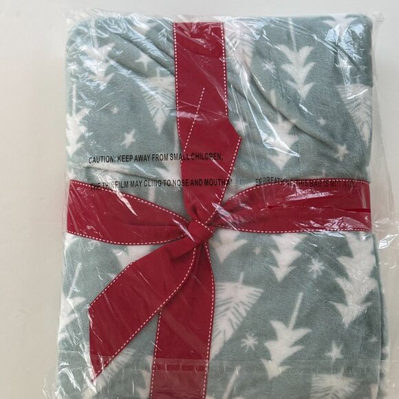 North Pole Velvet Plush Throw 50x60 Green Splendor Tree Soft & Plush - Picture 5 of 5